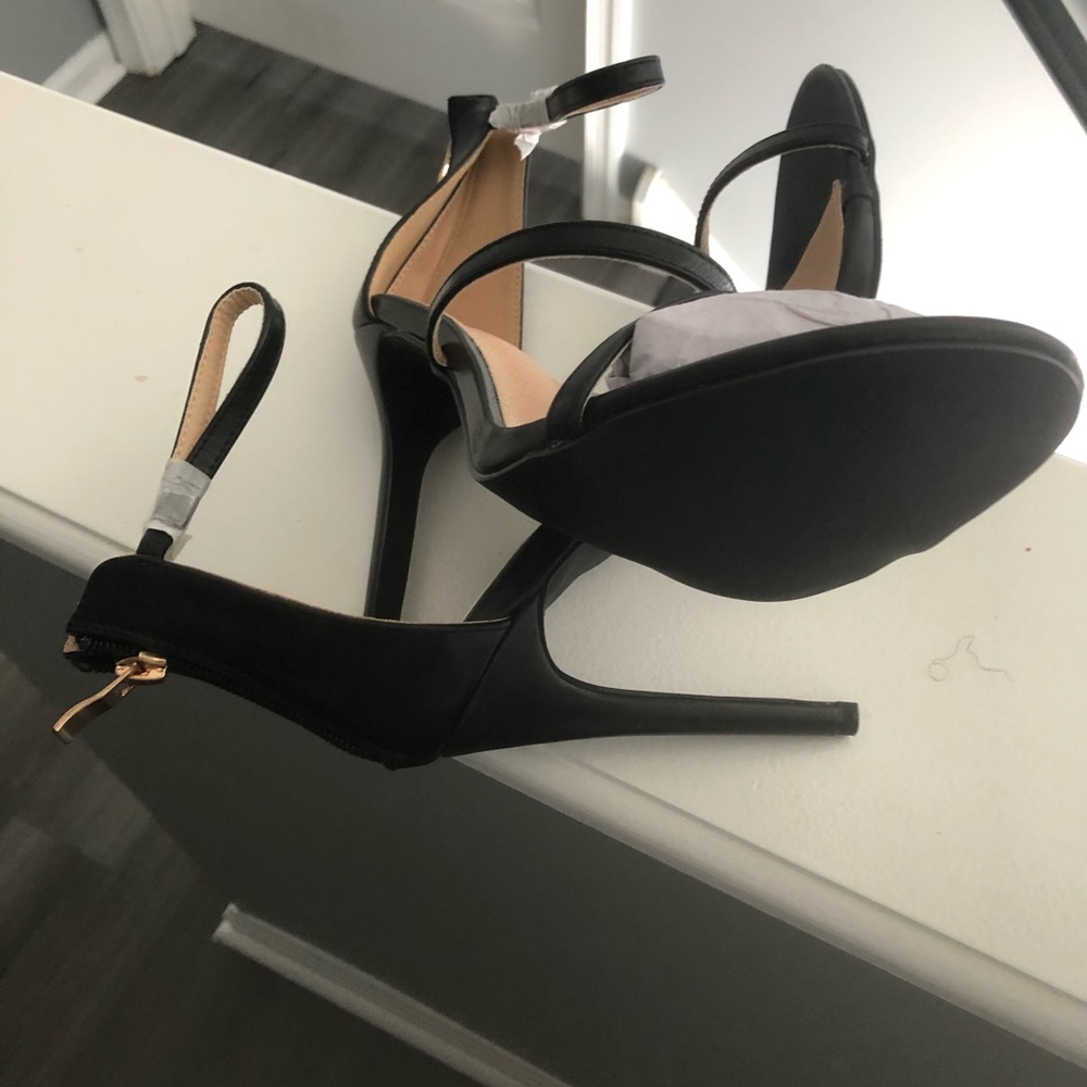 Sandals - Picture 5 of 8
